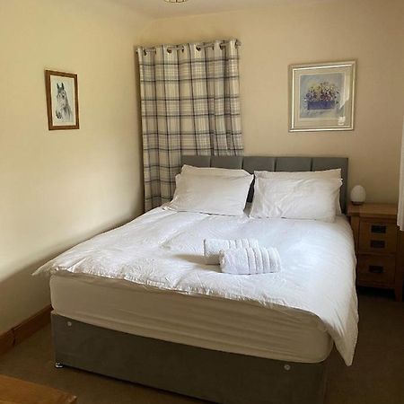 Cosy Cottage In Beautiful Royal Deeside อะบอยน์ ภายนอก รูปภาพ